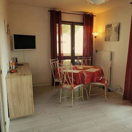 Appartement Port FREJUS Studio 2 Personnes 400 m des plages Ba *